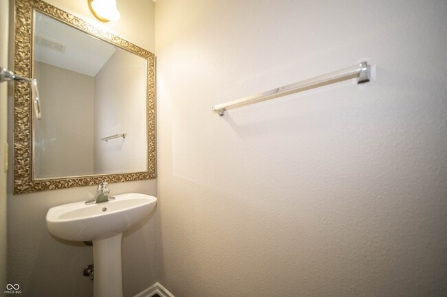 Building Photo - 1566 Howell Dr