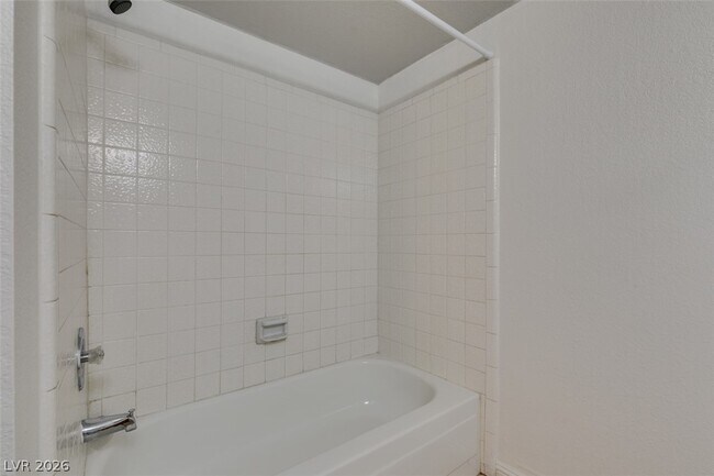 Building Photo - 1604 Justin Pl