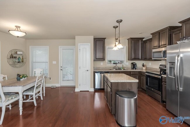 Building Photo - 5015 Montauk Trail SE