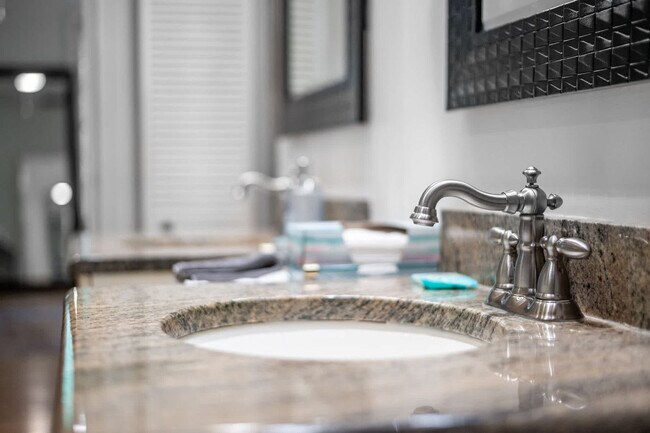 Building Photo - 11468 Club Dr