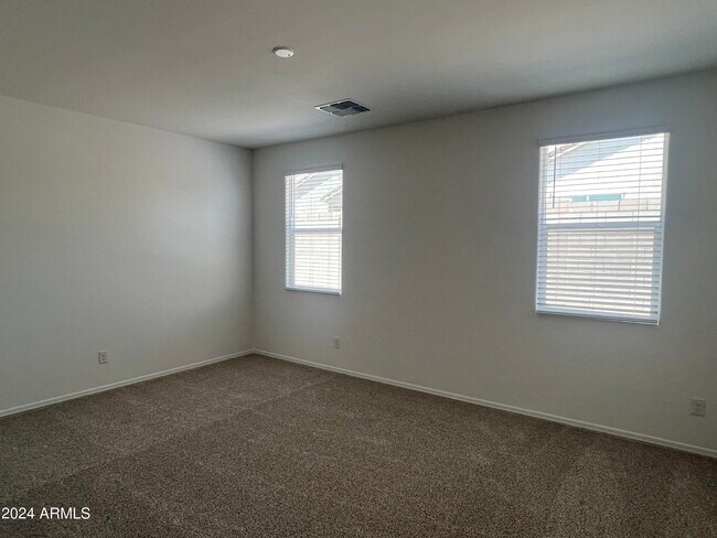 Building Photo - 15618 W Desert Hollow Dr
