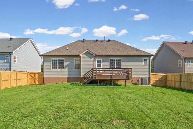 Building Photo - Pet Friendly Four Bedroom with Basement!