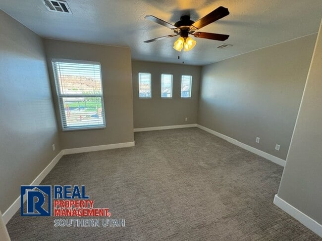 Building Photo - Desert Hills Townhome
