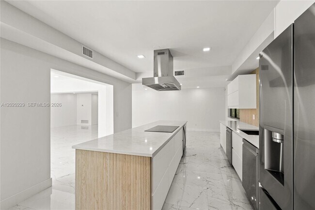 Building Photo - 112 E 1st Ct
