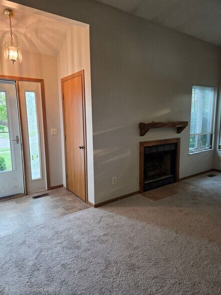 Building Photo - 4655 Point Pleasant Dr