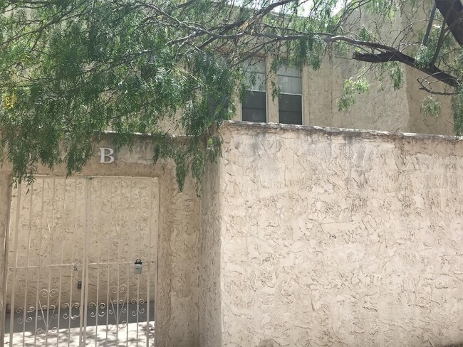 Building Photo - 10628 B SPRINGWOOD