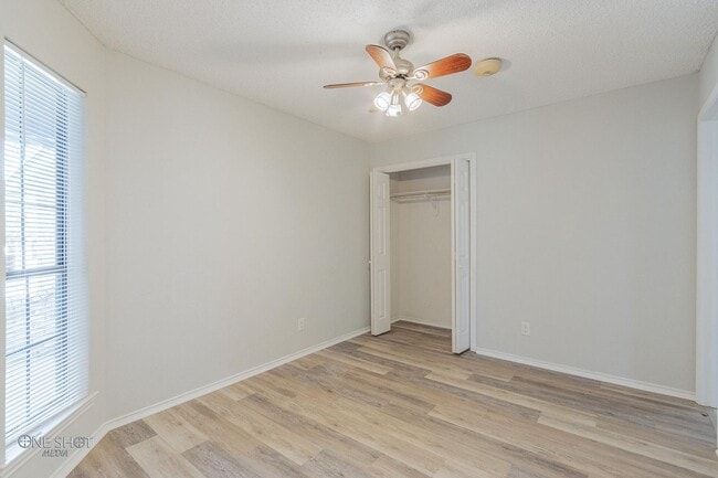 Building Photo - 2957 Oak Ridge Ct