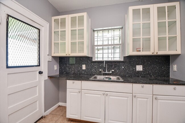 Building Photo - 3319 Holman St