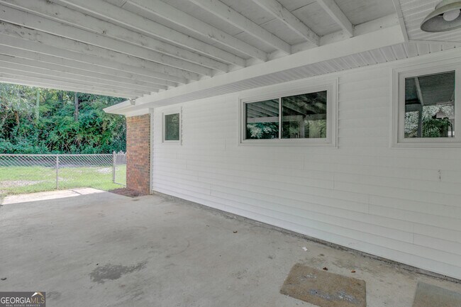 Building Photo - 214 Brooks Rd