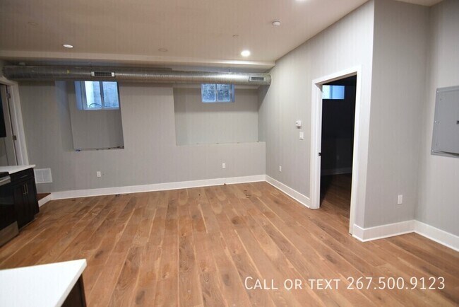 Building Photo - 1523 W Girard Ave