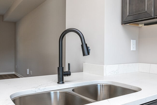 Building Photo - 506 S Main St