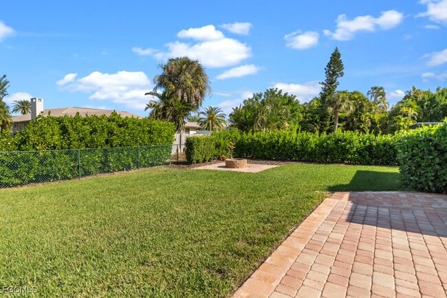 Building Photo - 1384 Burgundy Dr