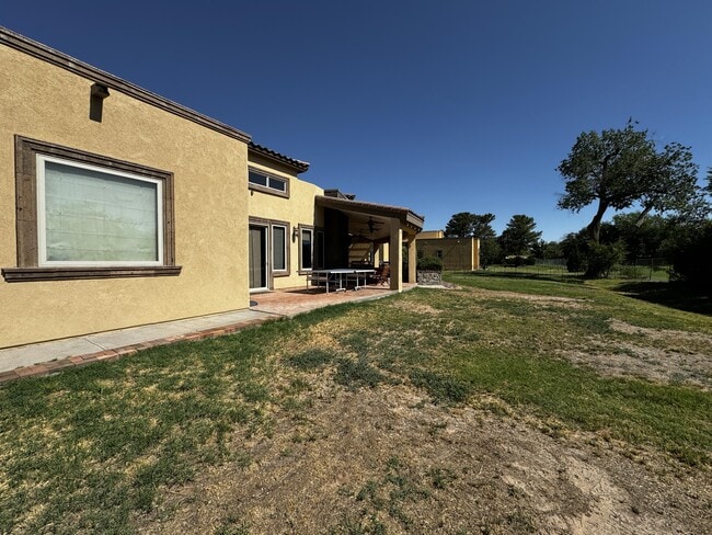 Building Photo - 5200 Garden Vly