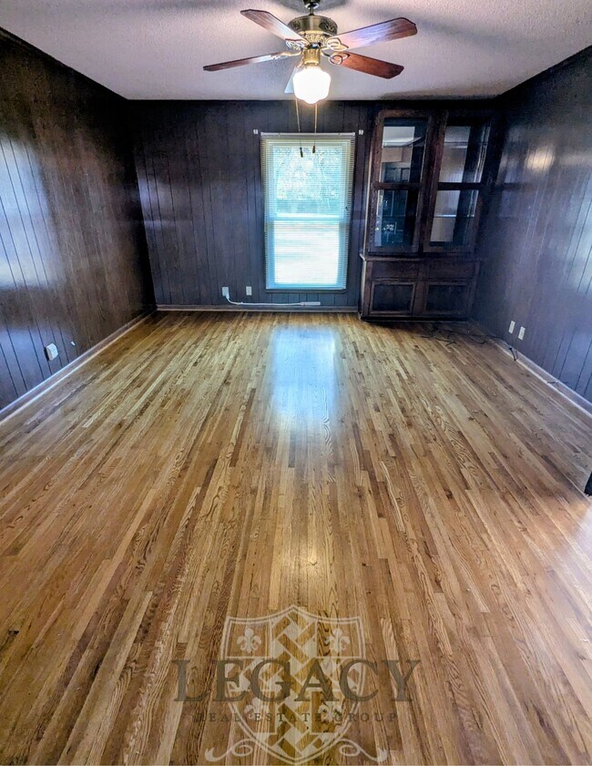 Building Photo - 3042 Old Murfreesboro Rd