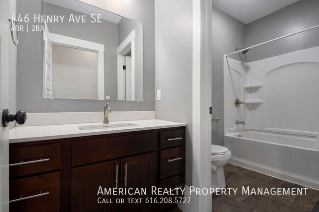 Building Photo - 446 Henry Ave SE