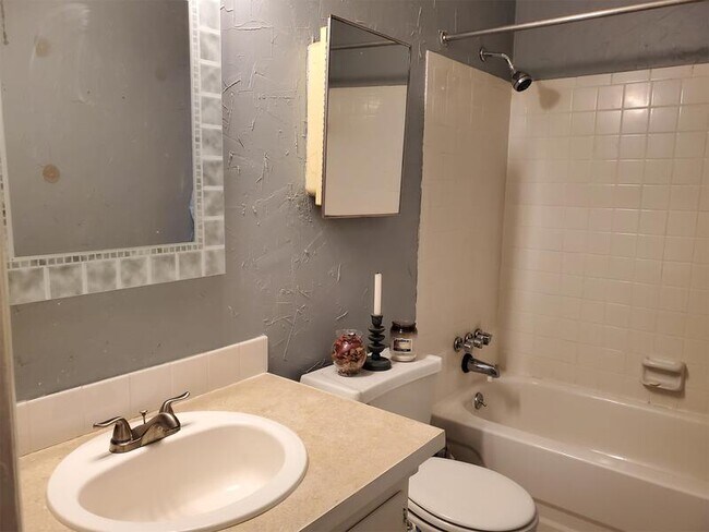 Building Photo - 1838 Quail Path Cove