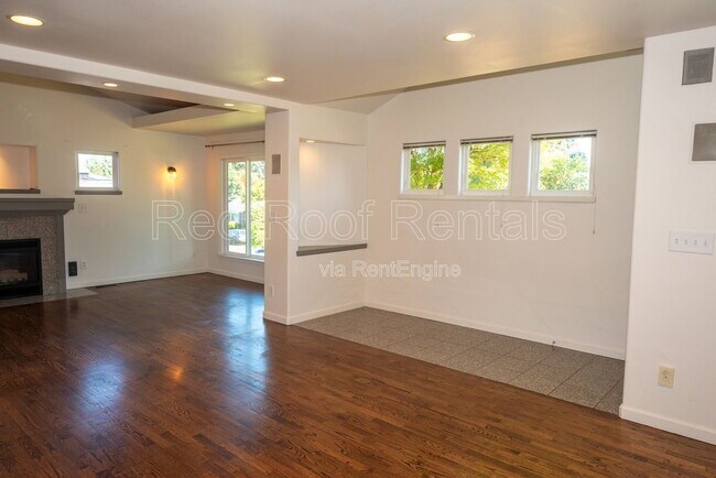 Building Photo - 4840 N 8th St