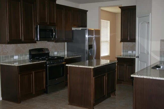 Building Photo - 27035 Oleander Chase