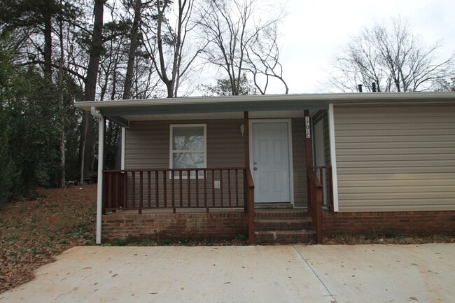 Building Photo - 1701 Springdale Rd