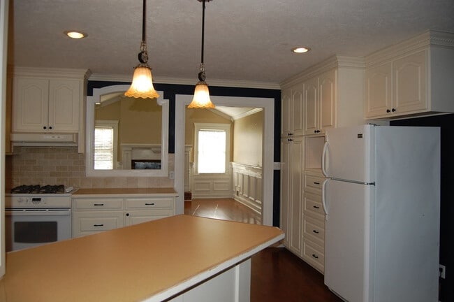 Building Photo - 222 Lakewood Cir
