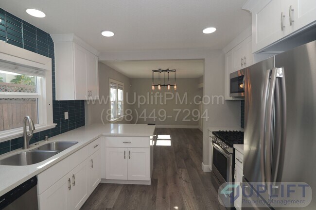 Building Photo - Cozy 2B/2BA with office/den