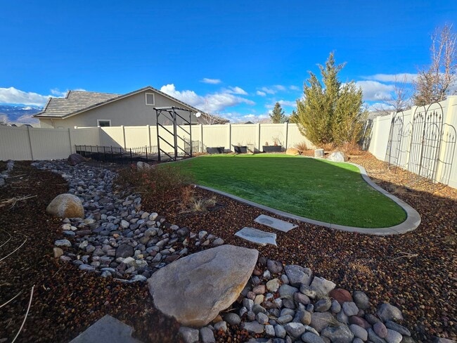 Building Photo - Executive home located on a quiet cul-de-s...