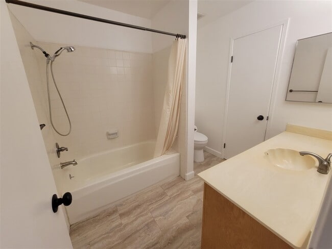 Building Photo - Oxnard Condo