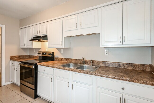 Building Photo - 3135 Robin Rd