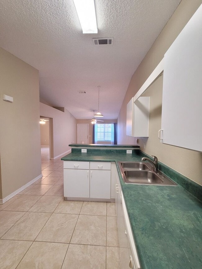 Building Photo - 8158 Heirloom Dr