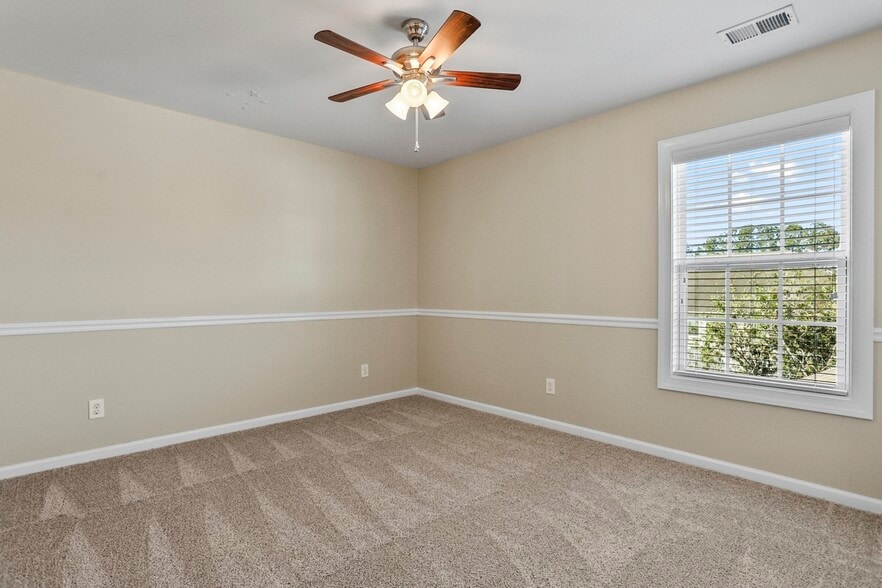 Building Photo - 5 Crossgate Ct