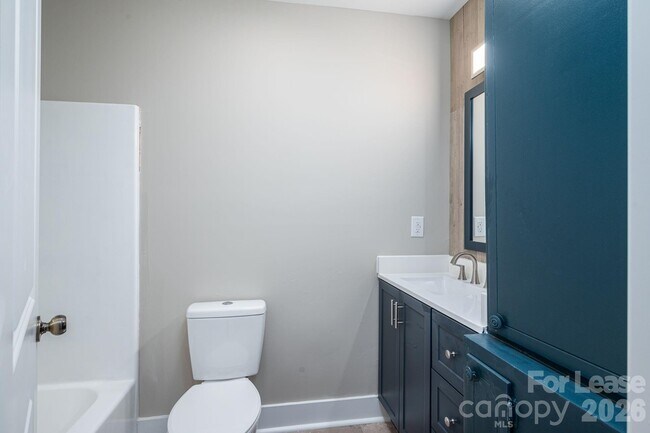 Building Photo - 412 Forest Dr