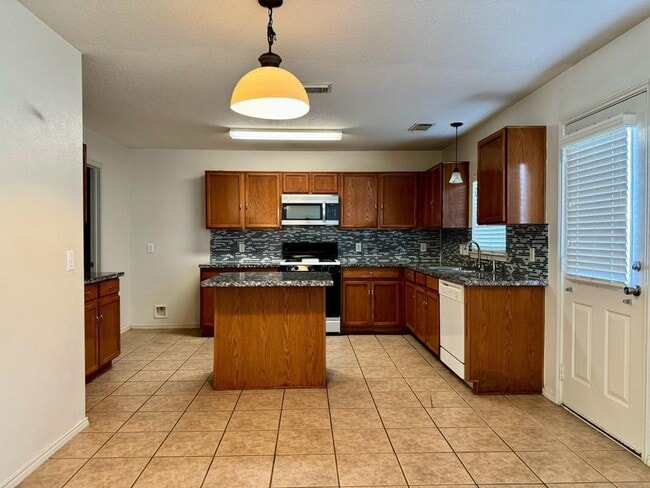 Building Photo - 14954 Sugar Sands Dr