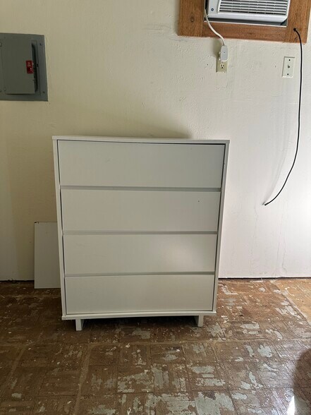 Dresser comes furnished in room - 3037 County Road 329