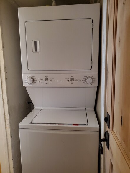 washer/dryer - 10832 Westminster Ave