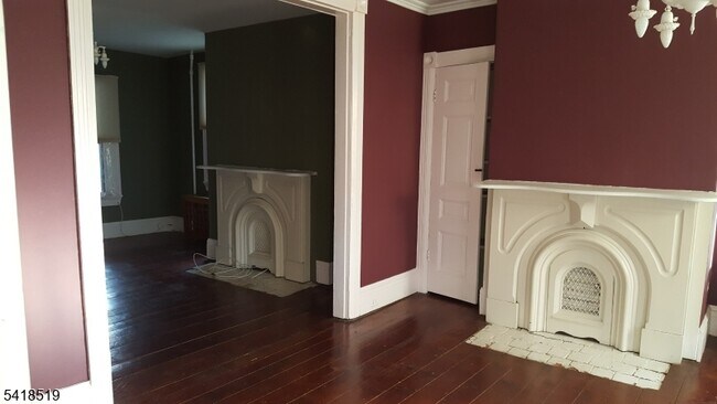 Building Photo - 315 2nd St