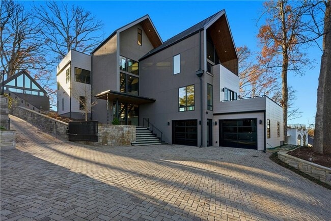 Building Photo - 1033 Reeder Cir NE