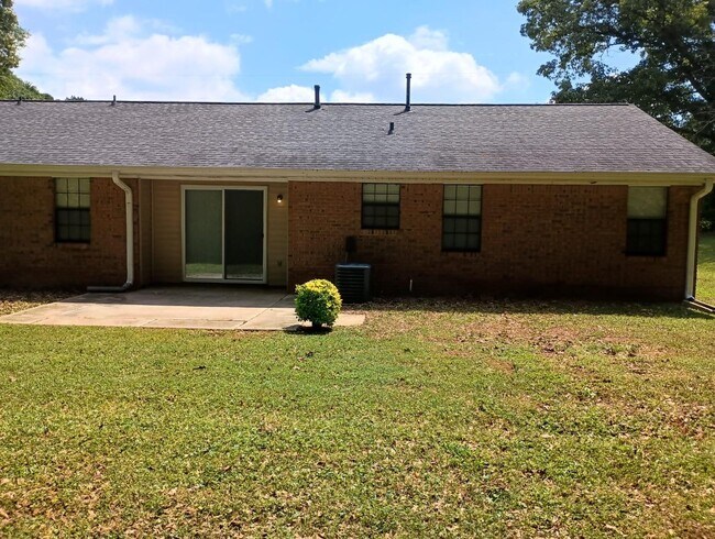 Building Photo - 405 Santa Fe Trail