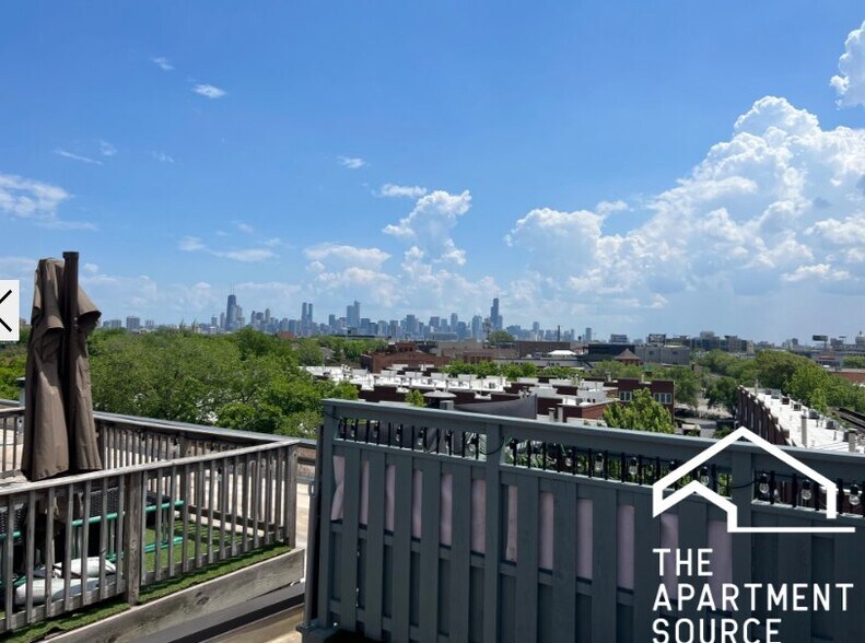 Building Photo - 1760 W Wrightwood Ave