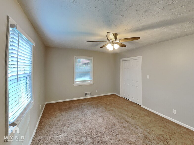 Building Photo - 3821 Rex Cir