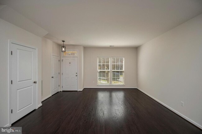 Building Photo - 208 Freesia Ln