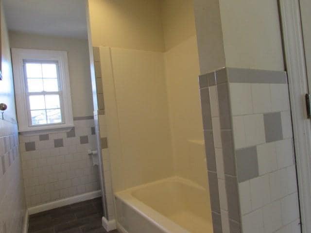 Building Photo - 21 Forest Ave