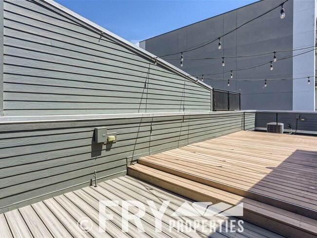 Building Photo - Furnished Townhome in RiNo