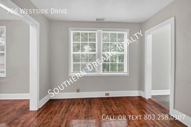 Building Photo - 706 Westside Dr