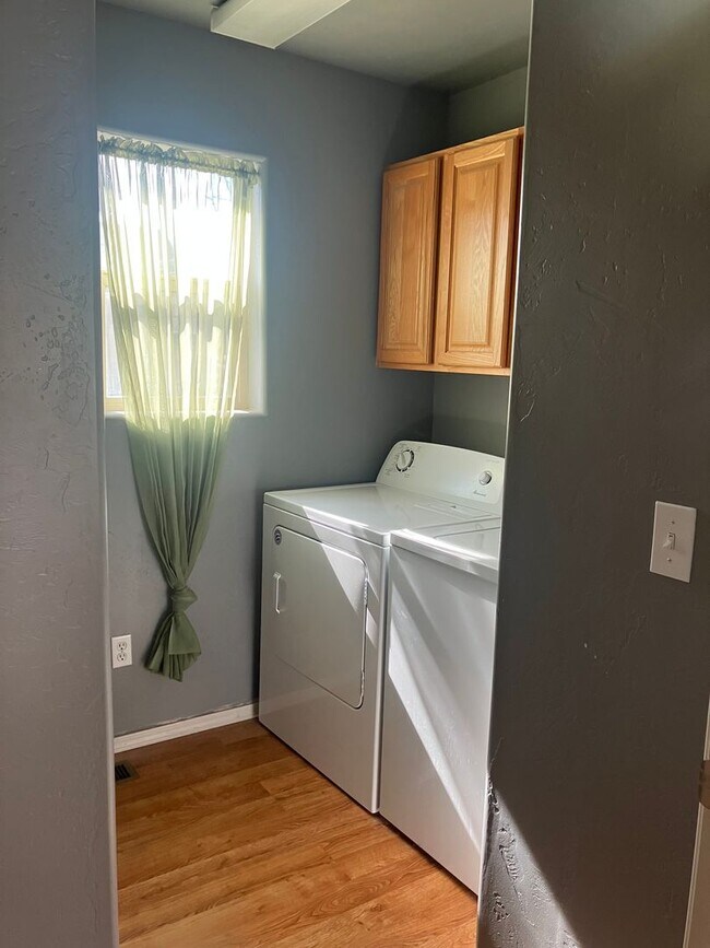 Building Photo - 1302 Kremer-2