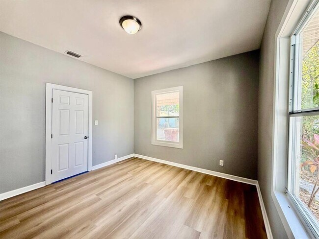 Building Photo - 1216 E 24th Ave