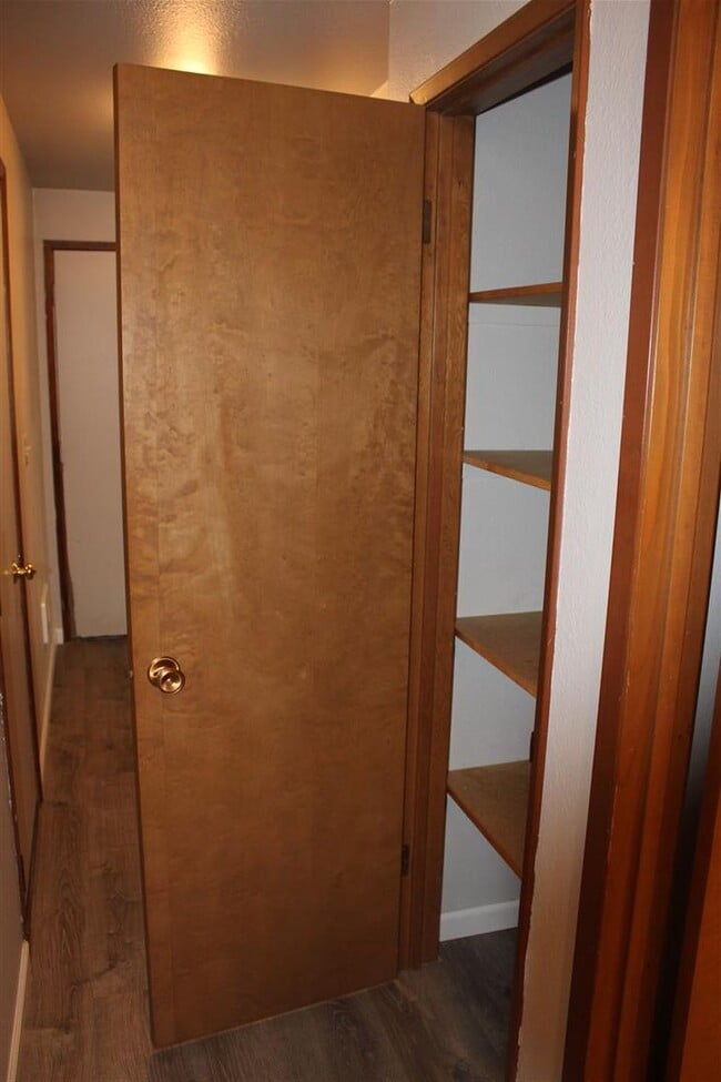 Building Photo - 2 Bedroom, 1 Bathroom Duplex!!!!