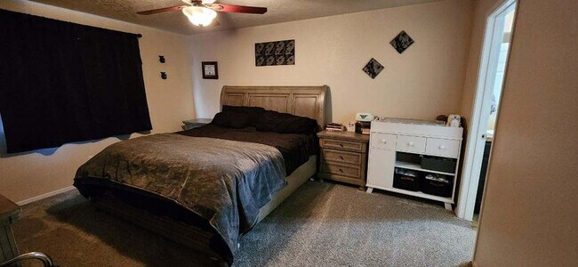 Building Photo - Charming single level 4 bedroom home in Crimson Point community. Spacious open floor plan, oversi...