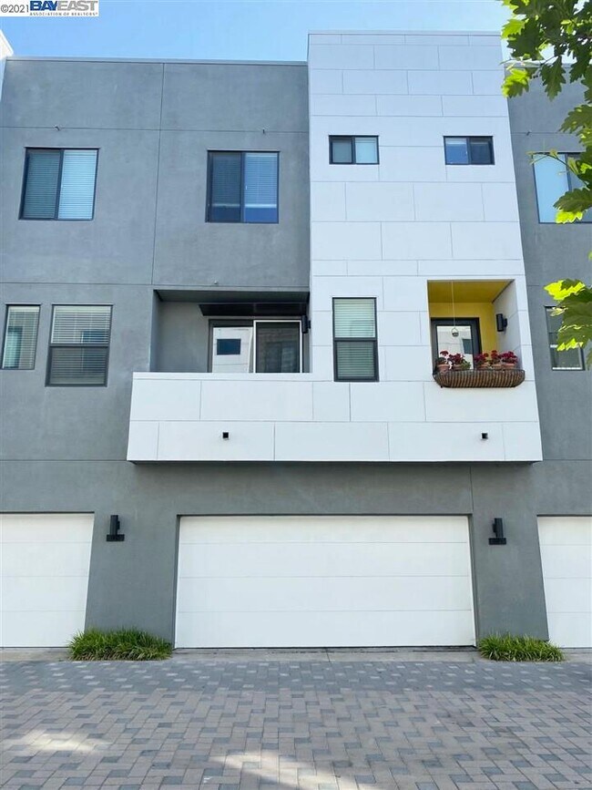 Building Photo - 1443 Oak Alley
