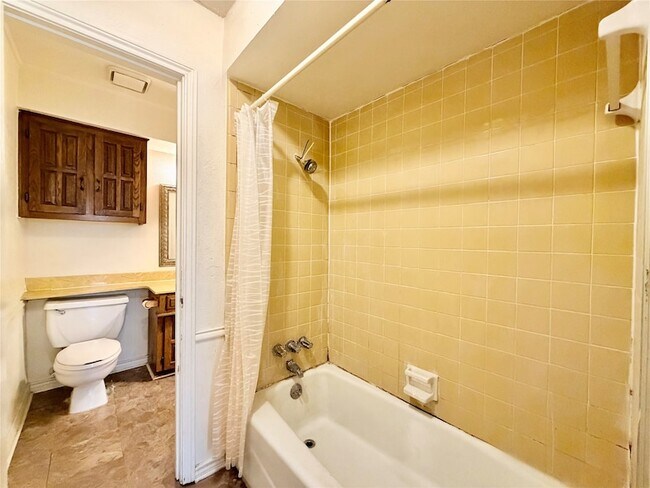 Building Photo - 1416 Sandy Creek Dr