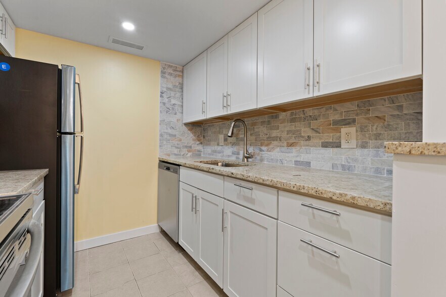 Building Photo - 400 William Hilton Pky